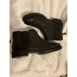 Sorel Black Chelsea Boots NWOT